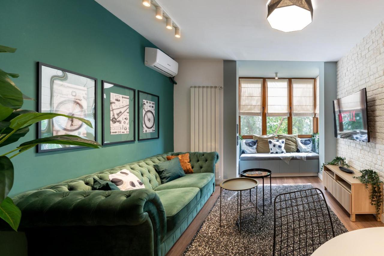 Downtown Retreat: Spacious 2-Br By Unirii Square Bucharest Exterior photo
