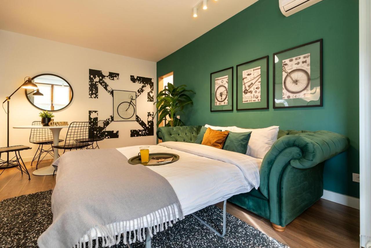Downtown Retreat: Spacious 2-Br By Unirii Square Bucharest Exterior photo