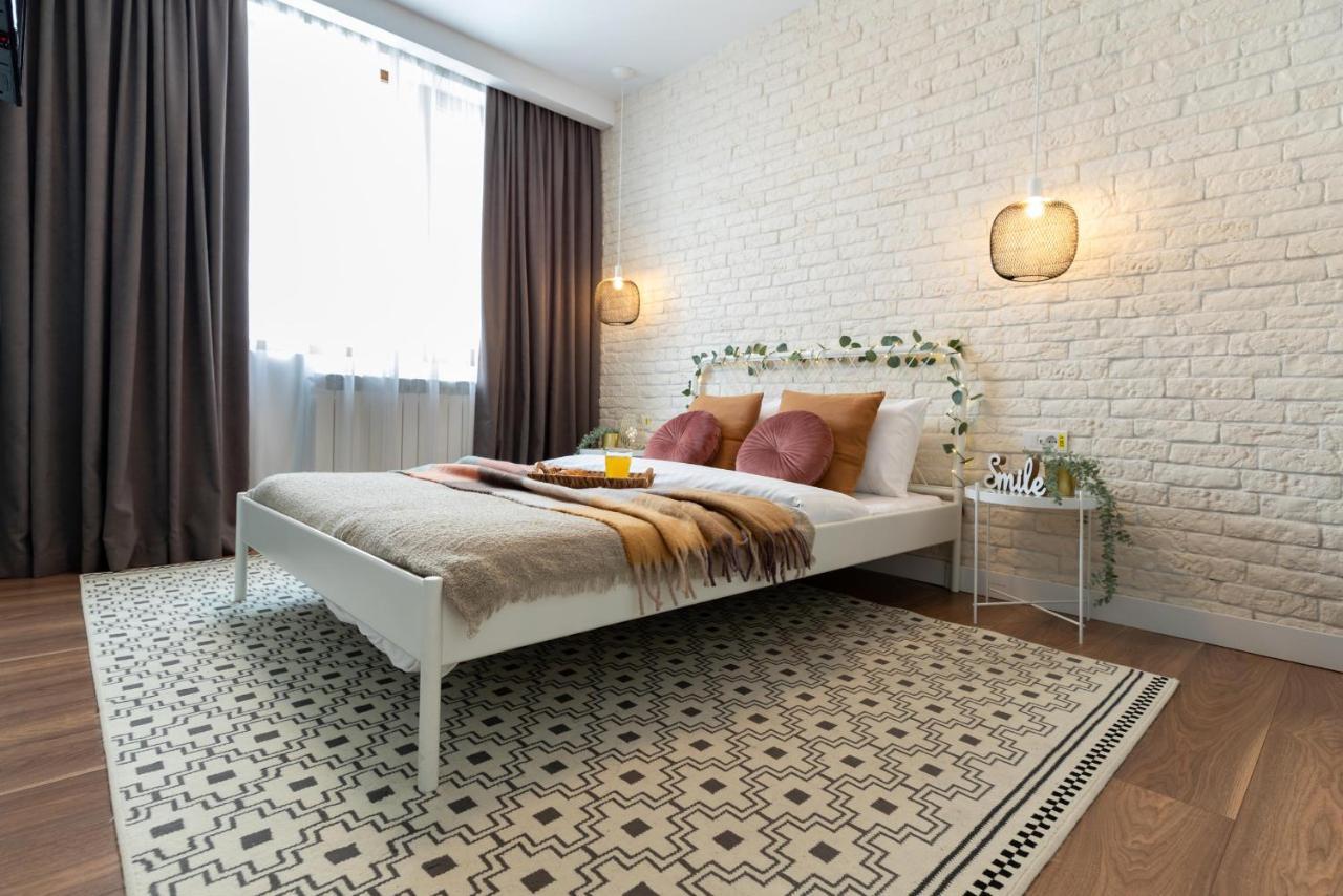 Downtown Retreat: Spacious 2-Br By Unirii Square Bucharest Exterior photo